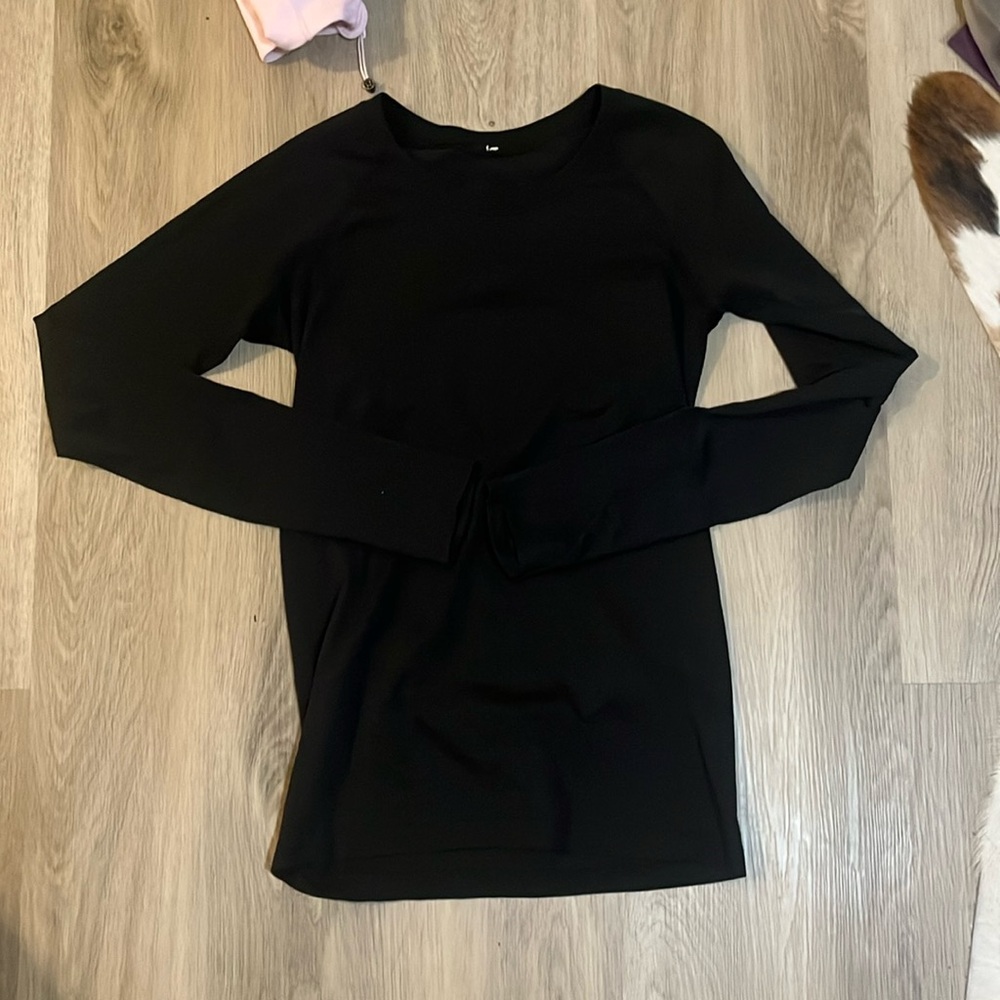 Swiftly tech long sleeve hip length black lululemon size 6